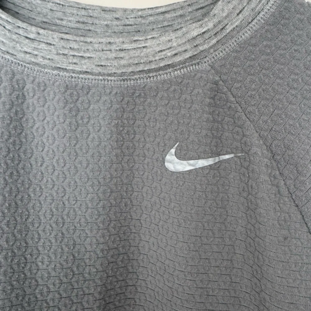 Nike Therma Sphere Long‎ Sleeve Top Size XS Performance Activewear Gray